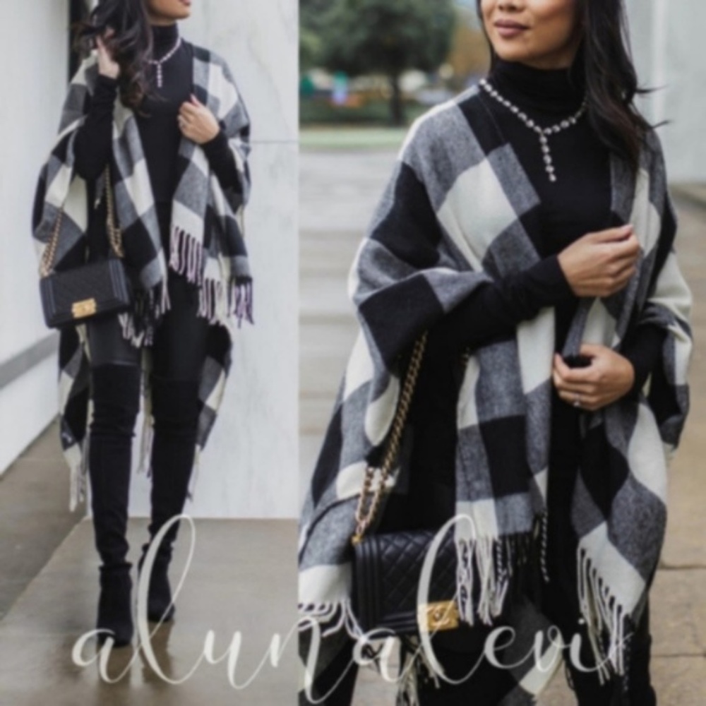 Cozy Buffalo Plaid Tassel Hem Poncho Shawl - Picture 6 of 8
